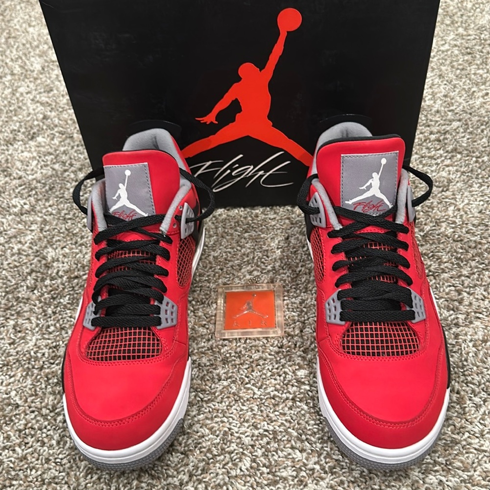 Jordan 4 toro bravo